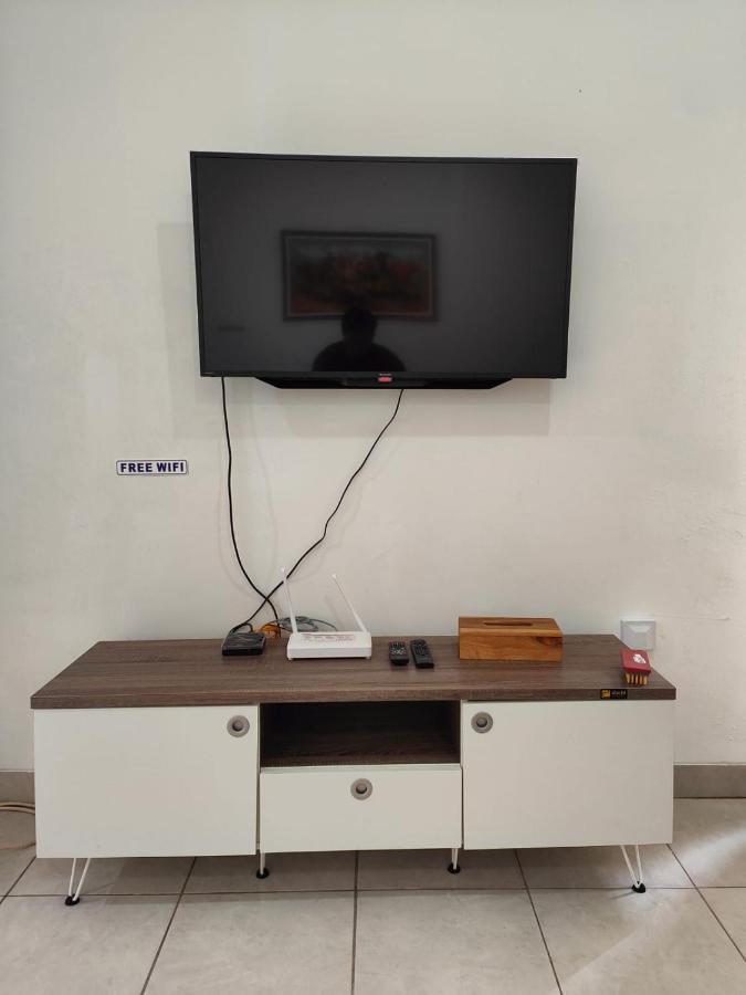 Adiputra Guesthouse 2 By Homiq Ngabean Luaran gambar