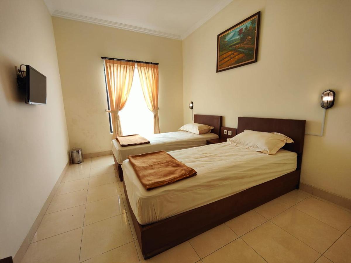 Adiputra Guesthouse 2 By Homiq Ngabean Luaran gambar