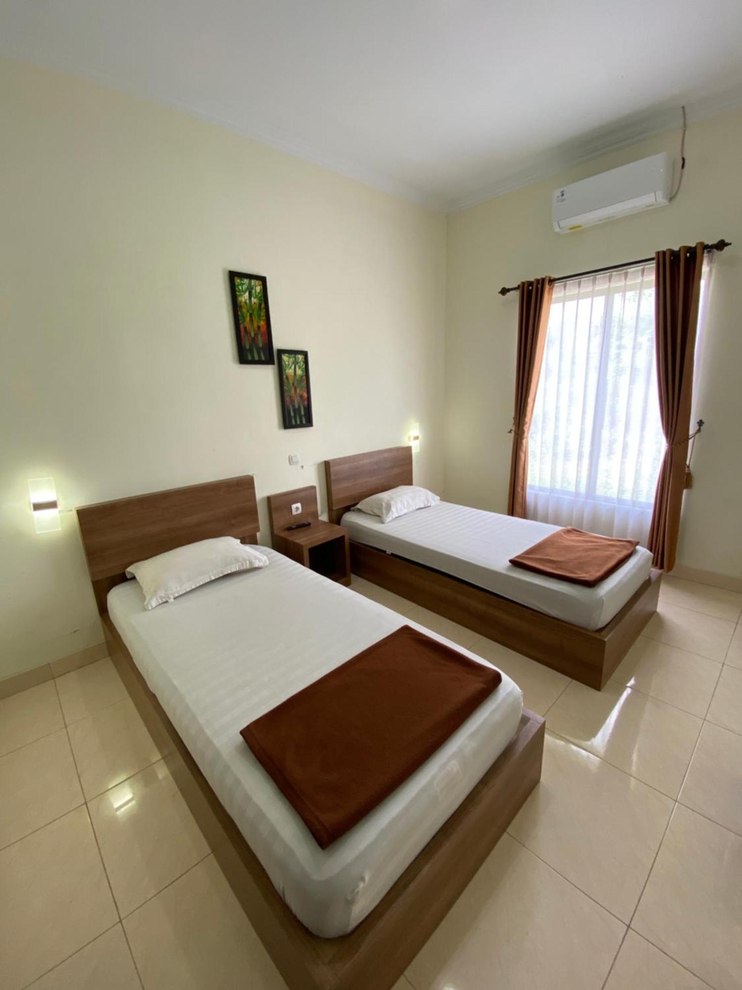 Adiputra Guesthouse 2 By Homiq Ngabean Luaran gambar
