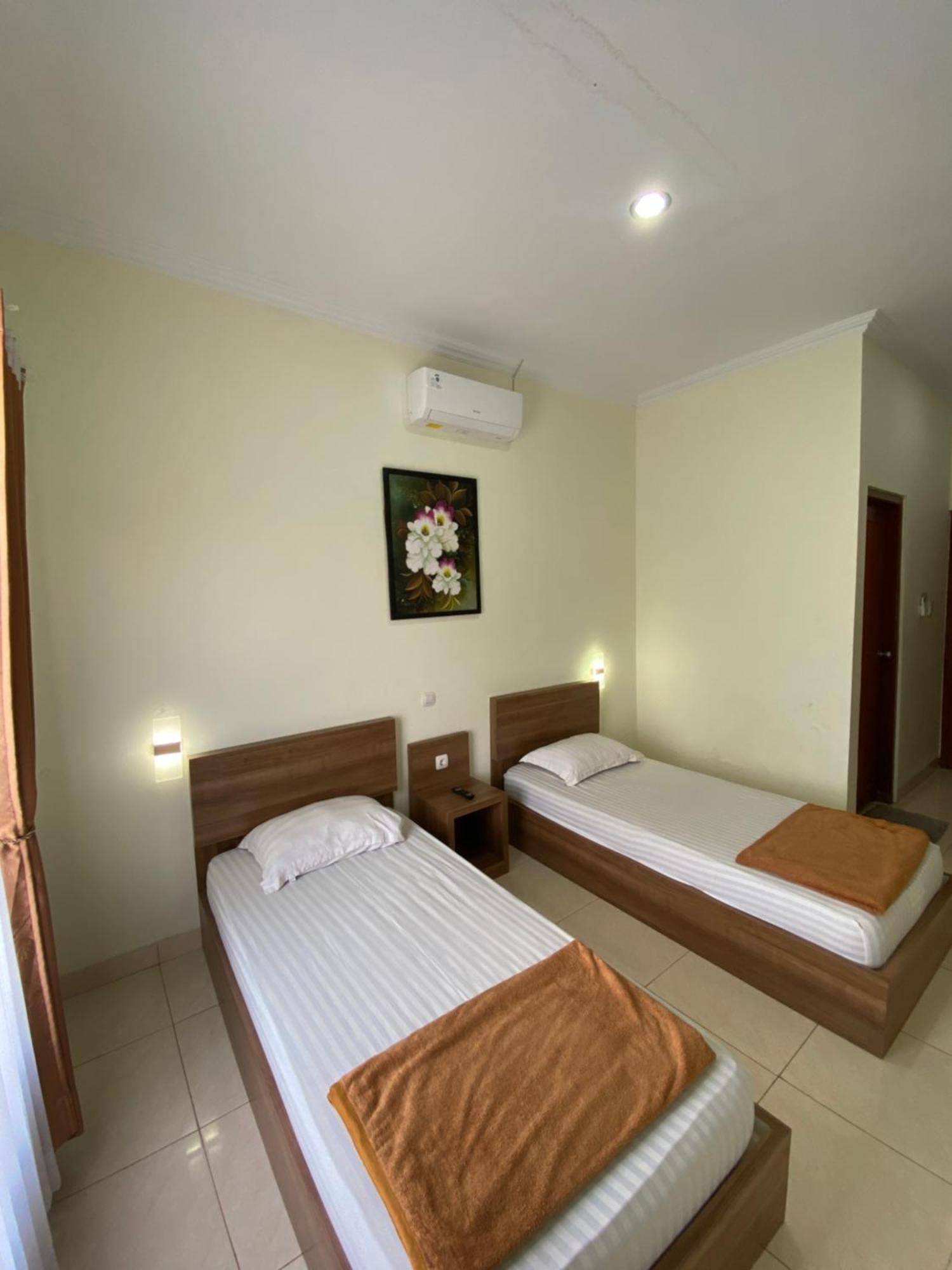 Adiputra Guesthouse 2 By Homiq Ngabean Luaran gambar